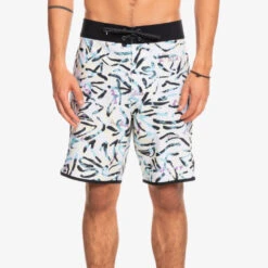 Quiksilver SurfSilk Scallop 19” Boardshorts -Aqua Dive Shop quiksilver surfsilk scallop 19 boardshorts white front 32476.1655397317